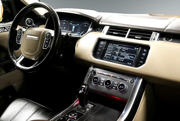 Land Rover Range Rover Sport 27 of 30