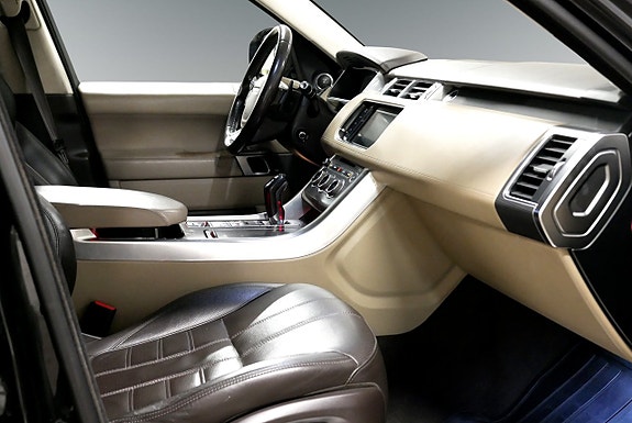 Land Rover Range Rover Sport 28 of 30
