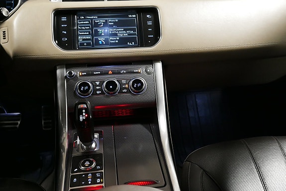 Land Rover Range Rover Sport 25 of 30