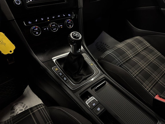 Volkswagen Golf I 21 of 22