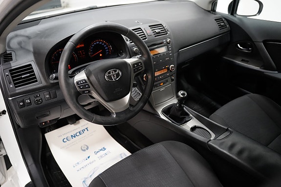 Toyota Avensis 5 of 15