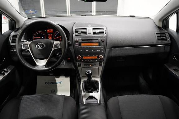 Toyota Avensis 8 of 15