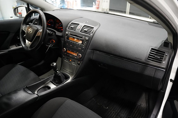 Toyota Avensis 7 of 15