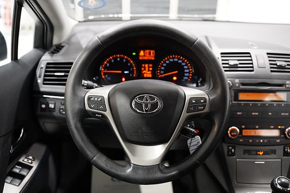 Toyota Avensis 9 of 15