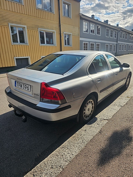 Volvo S60 2 of 4