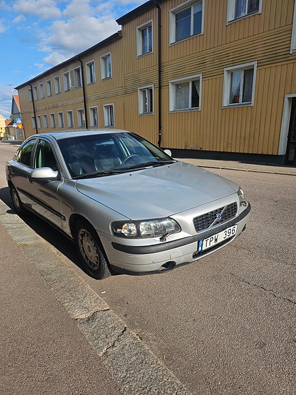 Volvo S60 3 of 4