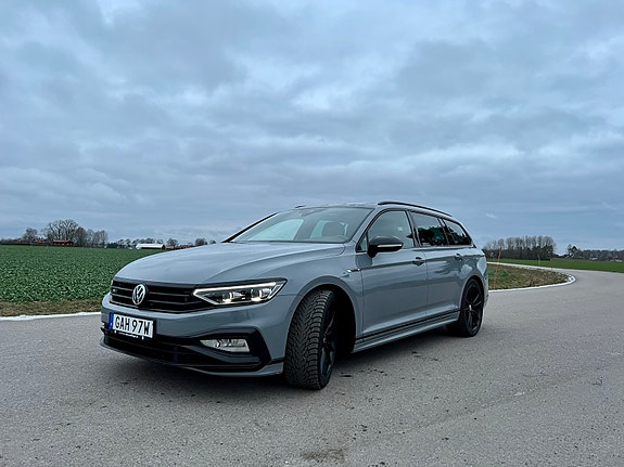 Volkswagen Passat 2 of 9