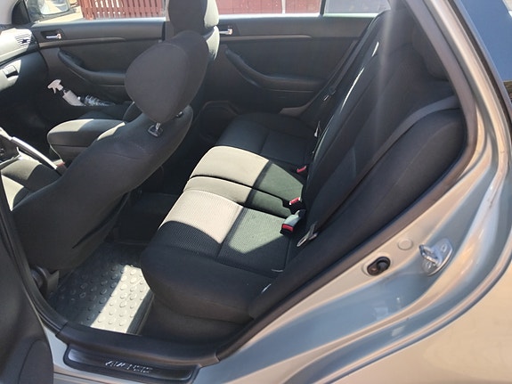 Toyota Avensis 10 of 10