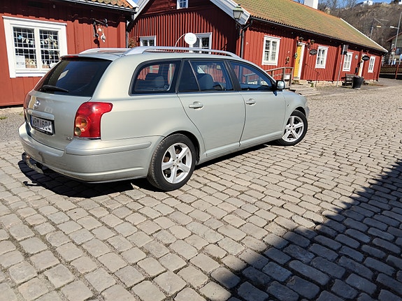 Toyota Avensis 7 of 10