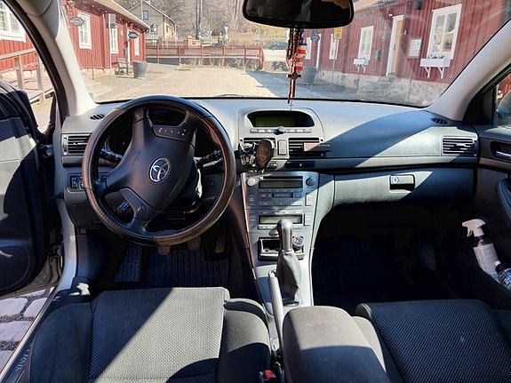 Toyota Avensis 8 of 10