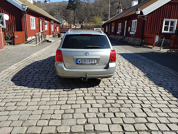 Toyota Avensis 2 of 10