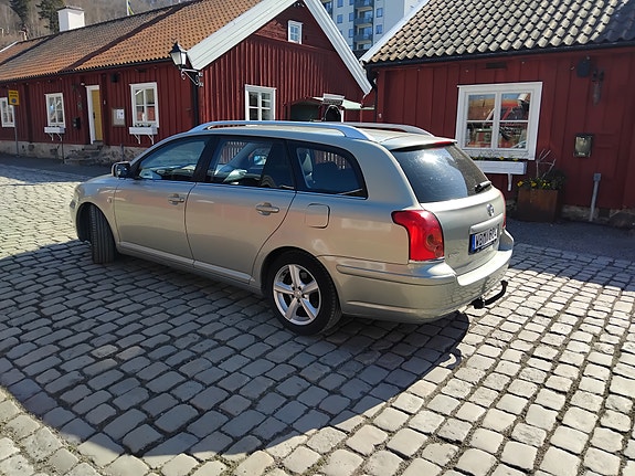Toyota Avensis 3 of 10