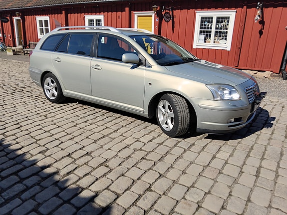 Toyota Avensis 6 of 10