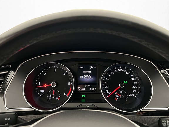 Volkswagen Passat Alltrack 15 of 30