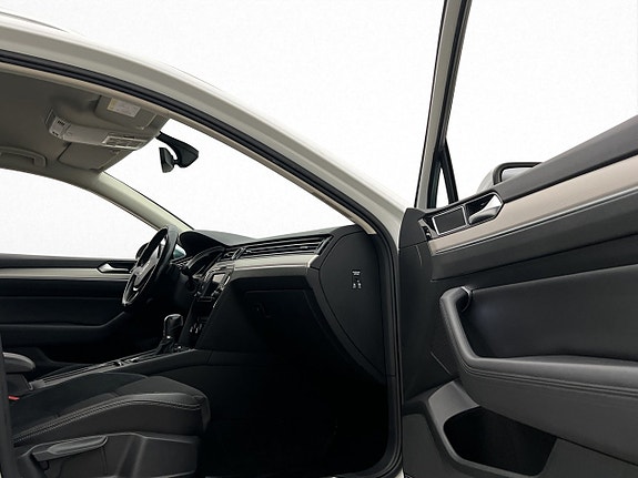 Volkswagen Passat Alltrack 25 of 30