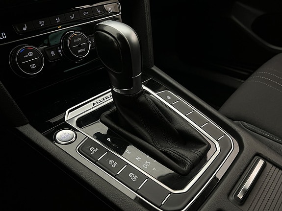 Volkswagen Passat Alltrack 22 of 30