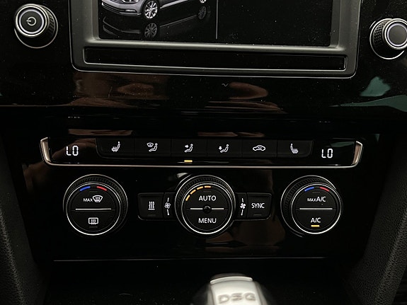 Volkswagen Passat Alltrack 21 of 30