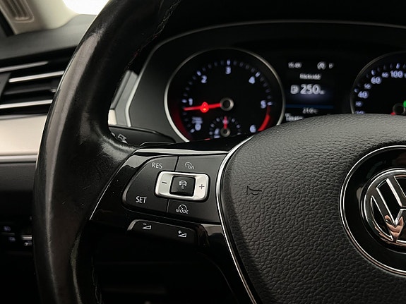 Volkswagen Passat Alltrack 14 of 30