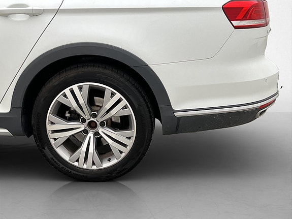 Volkswagen Passat Alltrack 27 of 30