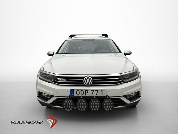 Volkswagen Passat Alltrack 2 of 30