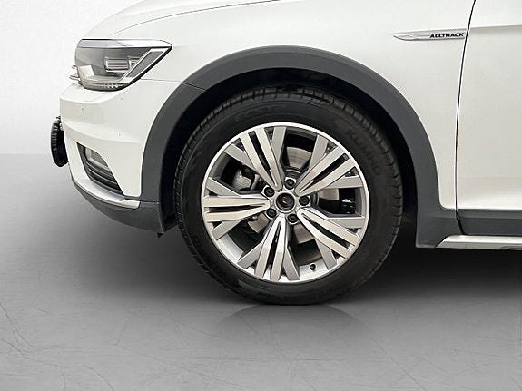 Volkswagen Passat Alltrack 26 of 30