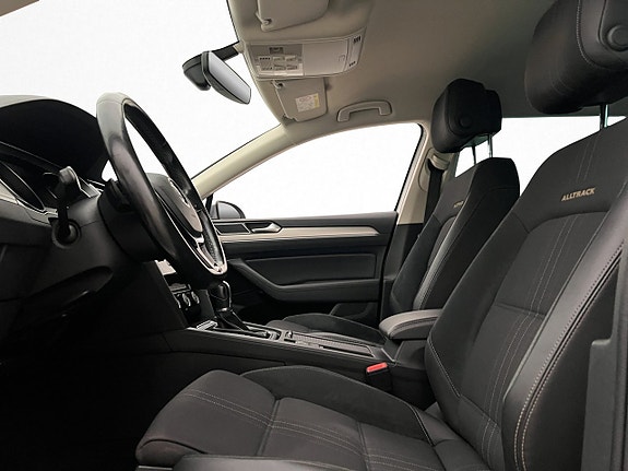 Volkswagen Passat Alltrack 12 of 30