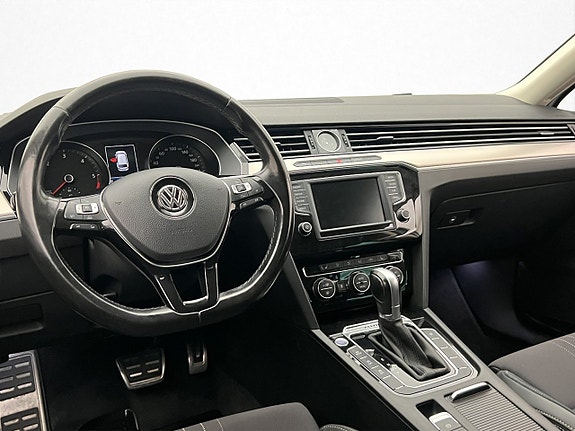 Volkswagen Passat Alltrack 13 of 30