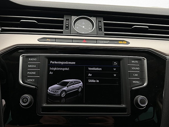 Volkswagen Passat Alltrack 19 of 30
