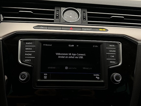 Volkswagen Passat Alltrack 18 of 30