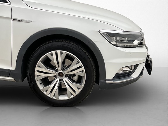 Volkswagen Passat Alltrack 29 of 30