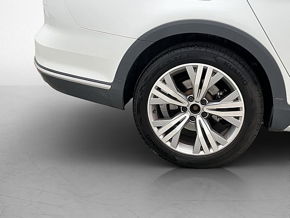 Volkswagen Passat Alltrack 28 of 30
