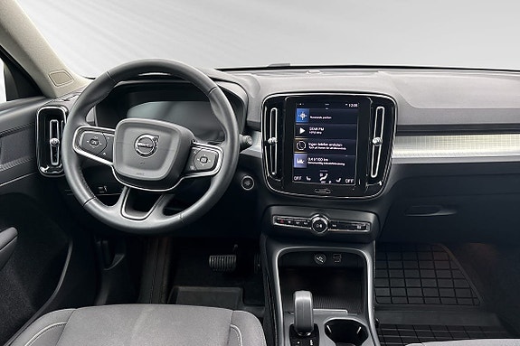 Volvo XC40 10 of 12