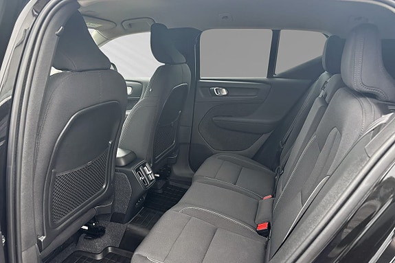 Volvo XC40 9 of 12