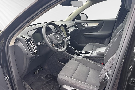 Volvo XC40 8 of 12