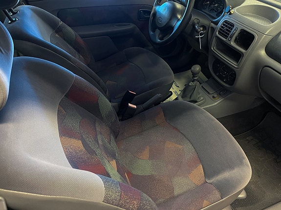 Renault Clio 6 of 9