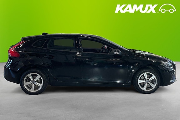 Volvo V40 2 of 22