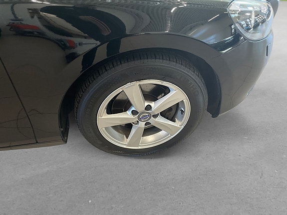 Volvo V40 8 of 22