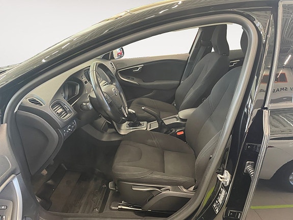 Volvo V40 9 of 22