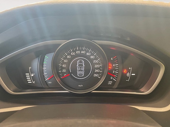 Volvo V40 12 of 22
