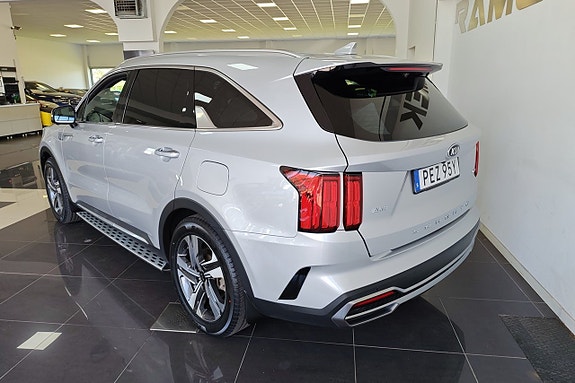 Kia Sorento 3 of 10