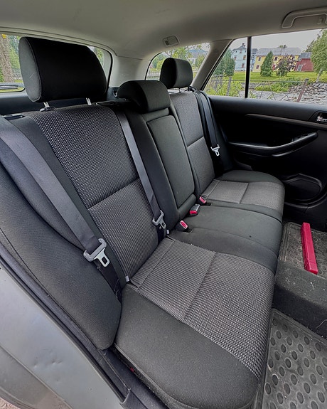 Toyota Avensis 8 of 12