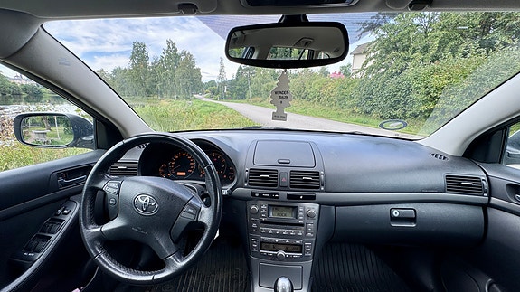 Toyota Avensis 10 of 12