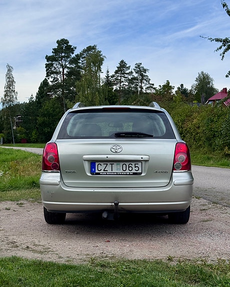 Toyota Avensis 3 of 12