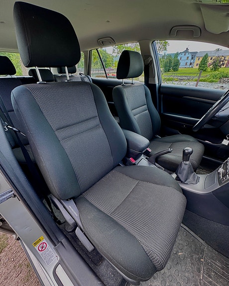 Toyota Avensis 7 of 12