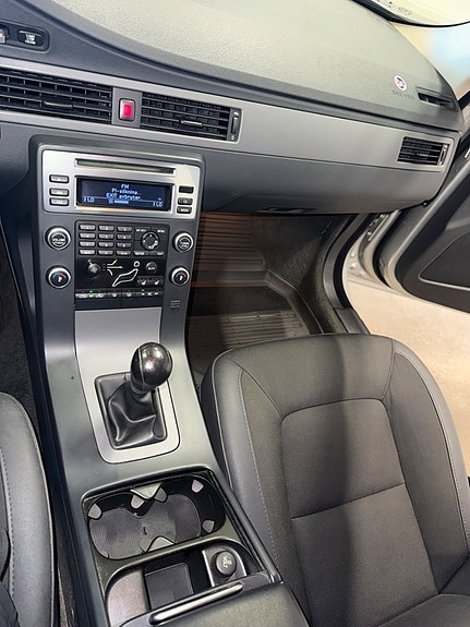 Volvo V70 10 of 28