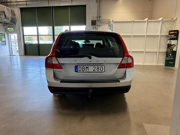 Volvo V70 2 of 28