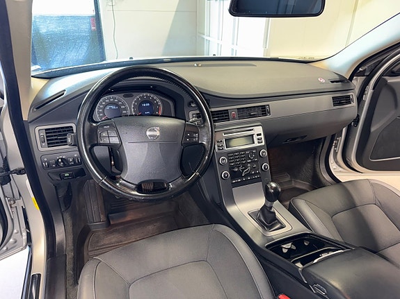 Volvo V70 18 of 28