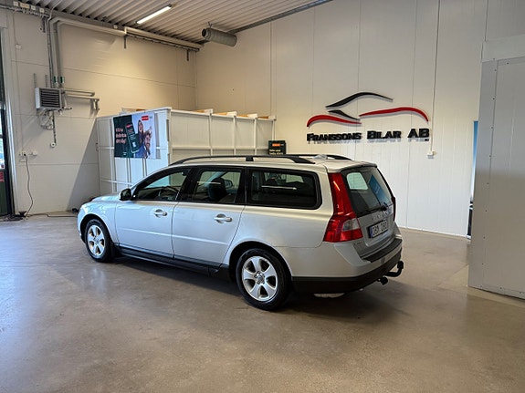 Volvo V70 4 of 28