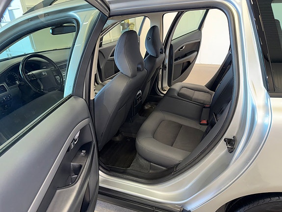 Volvo V70 13 of 28