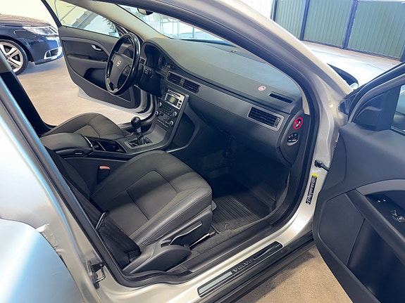 Volvo V70 14 of 28